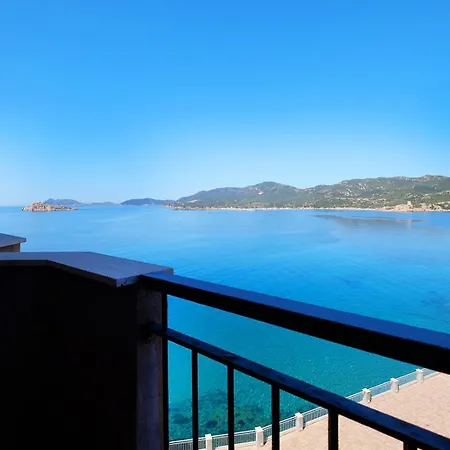 アパート Rosy Terrazza Sul Mare By Teuladaapartments テウラーダ