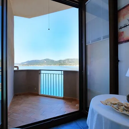 Rosy Terrazza Sul Mare By Teuladaapartments アパート テウラーダ