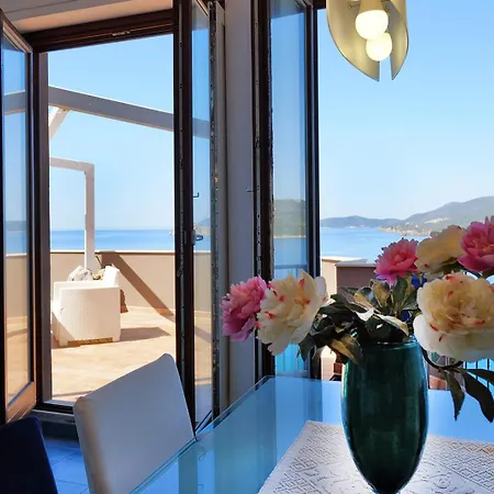 Rosy Terrazza Sul Mare By Teuladaapartments Apartamento